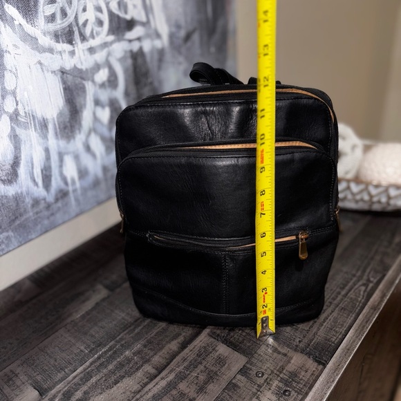 Le Donne Leather Riverwalk Women's Backpack - Picture 3 of 10